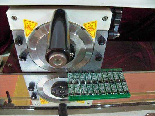 доска PCB 110V делая машину, машину разделителя PCB толщины 0.6mm, PCB Depaneling