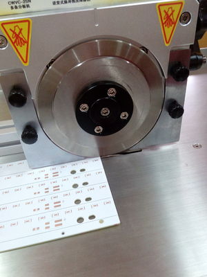 V PCB Depanelizer Пре-счета разделителя паза MCPCB для освещая фабрики приведенной
